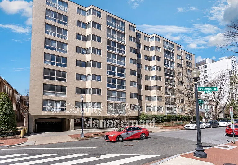 922 24th St NW #321 — Photo 2