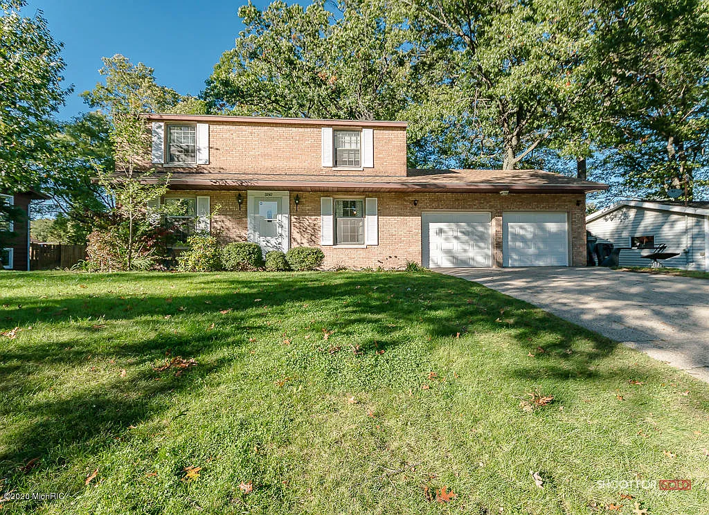 2242 Castle Ave photo 1
