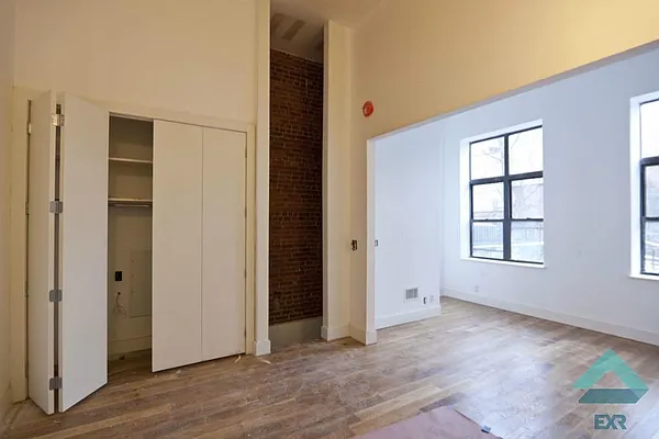 Rented by EXR | media 27