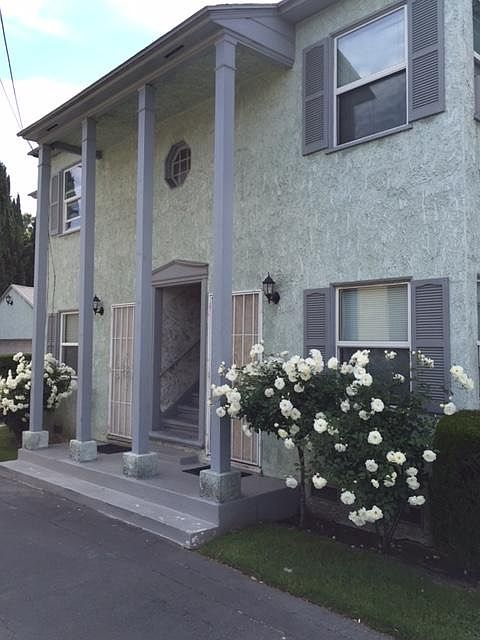 1st image of 916 1/2 E Chevy Chase Dr