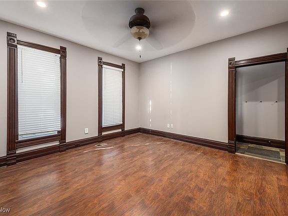 3rd image of 1919 W 45th St