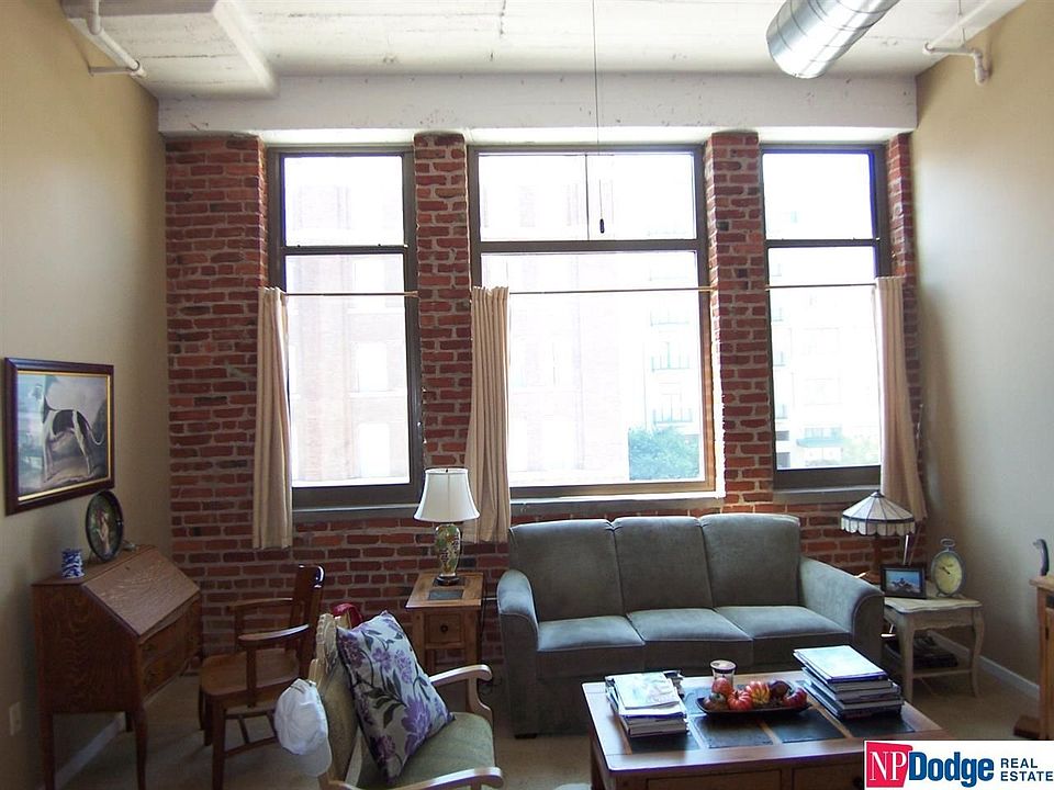 1st image of 902 Dodge St APT 302
