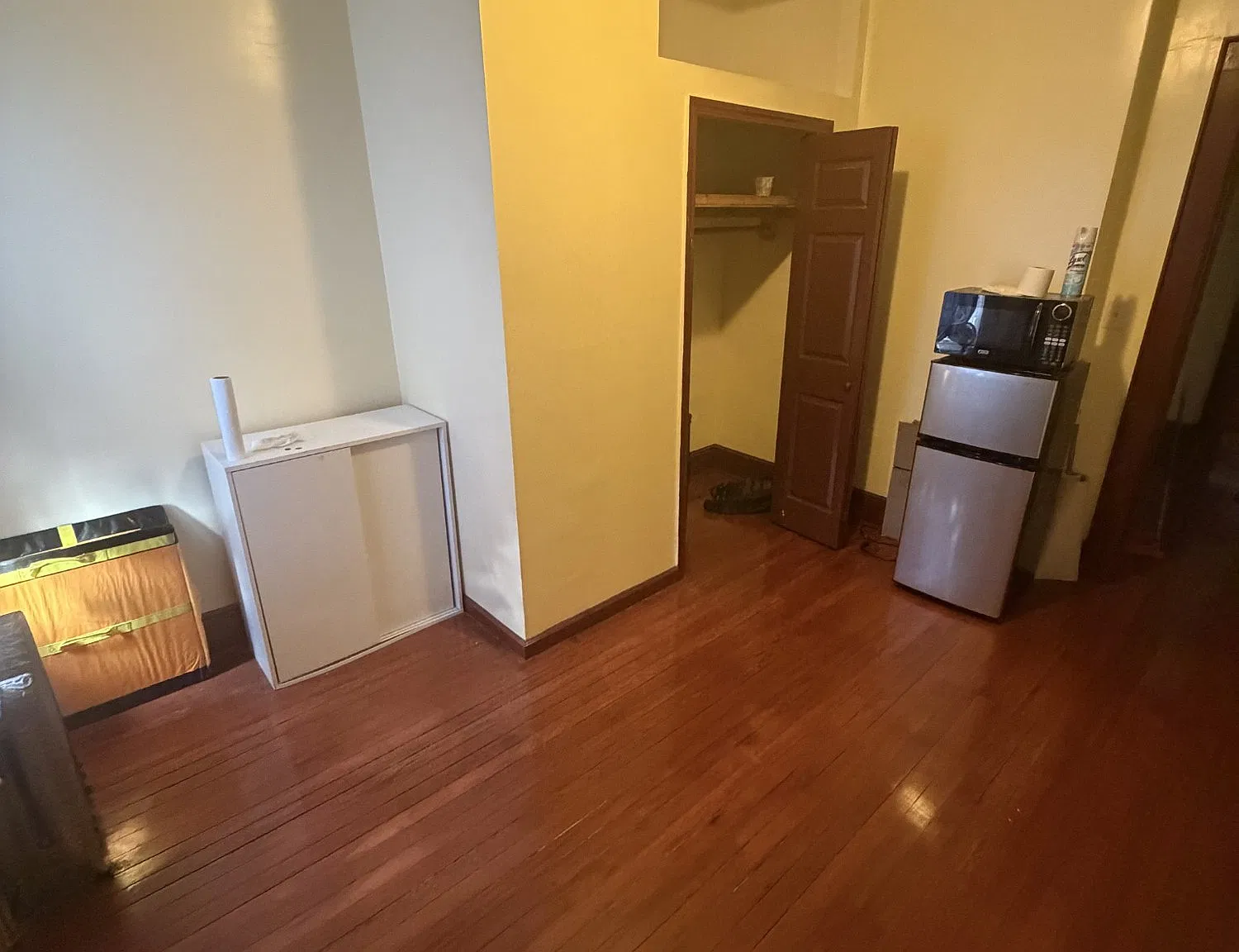 6 bed, 1960 sqft, $910 — Photo 2