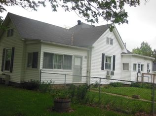 1213 N Locust St, Flora, IL 62839