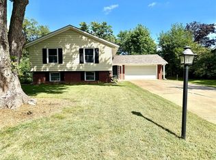 1249W W Crestview Dr, Maryville, MO 64468