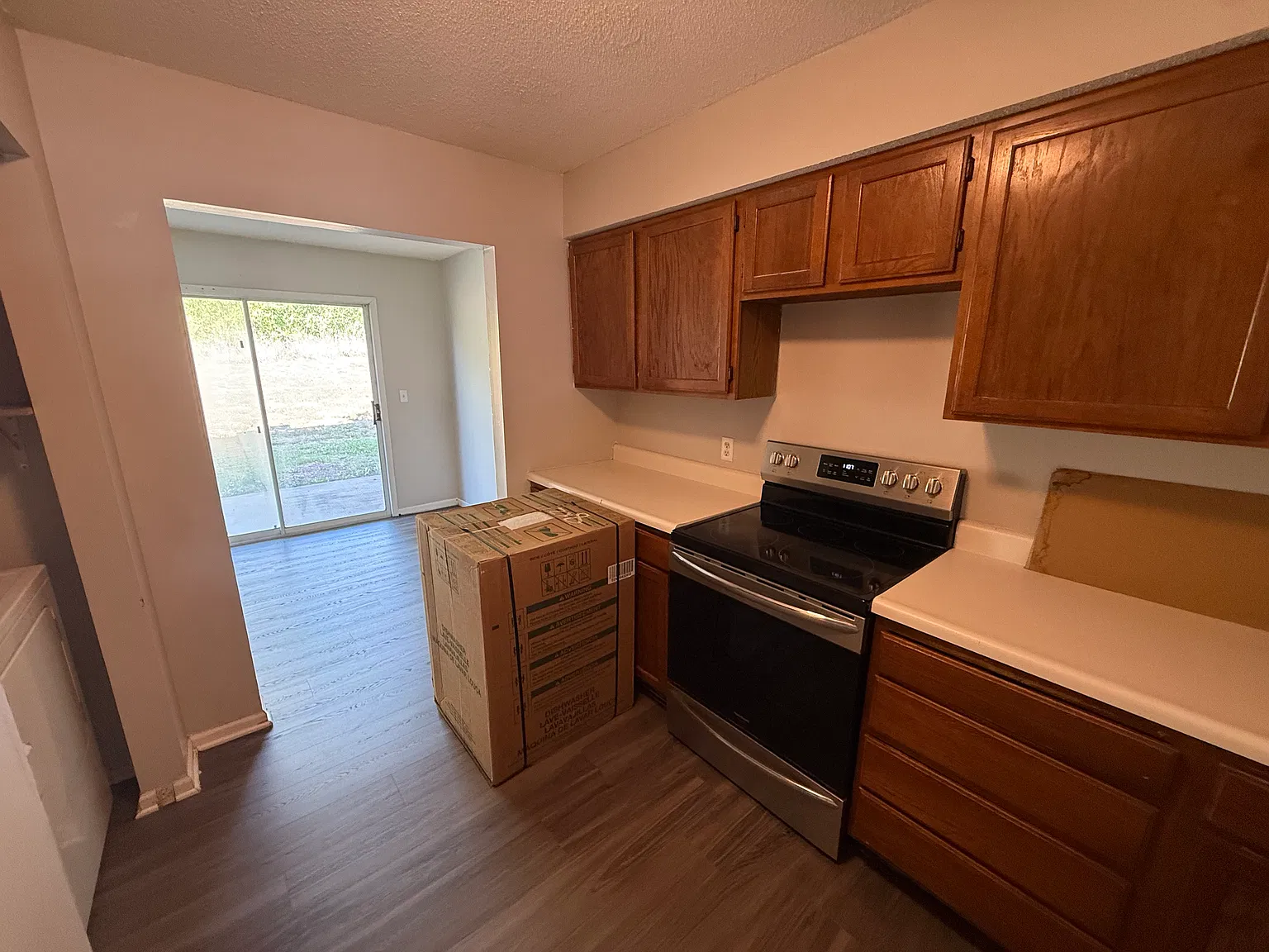 3 bed, 1.0 bath, $850 — Photo 3