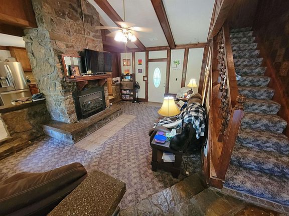 3rd image of 16 Western Hills Cir
