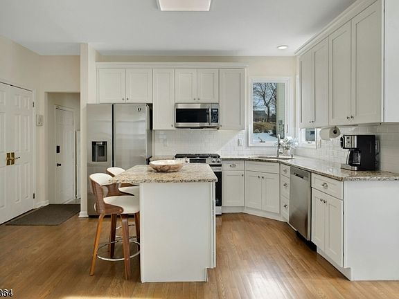 4th image of 48 Glen Eagles Rd