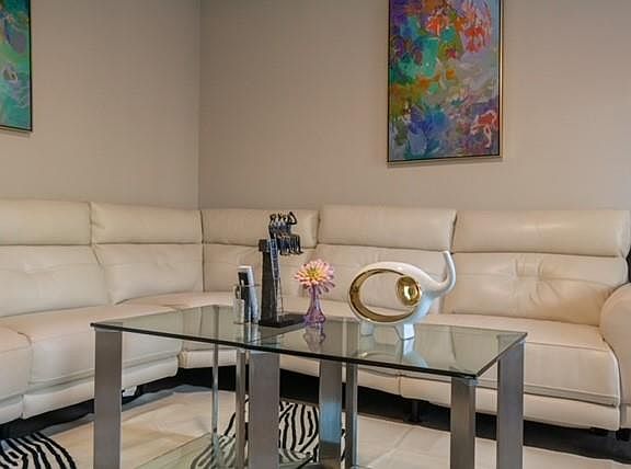 4th image of 2110 Garden Pl