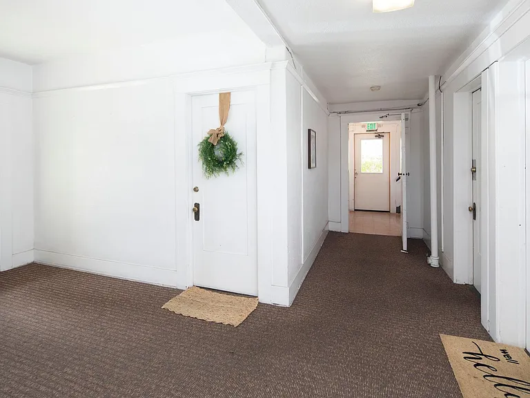 Windsor Apartments — Photo 8
