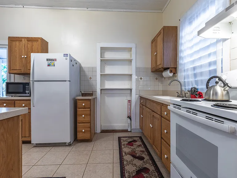 520 Petronia St — Photo 7
