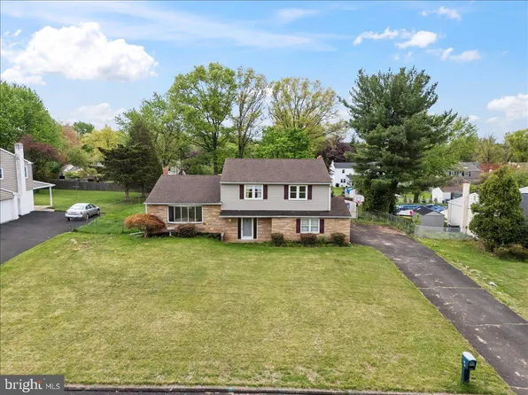 64 Gelder Dr, Holland, PA 18966