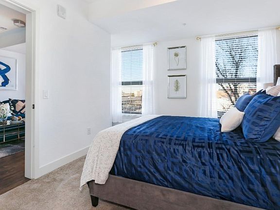 5th image of 2637 Welton St #505