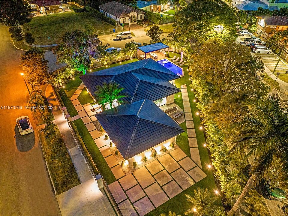 1st image of 2100 SW 9th Ave