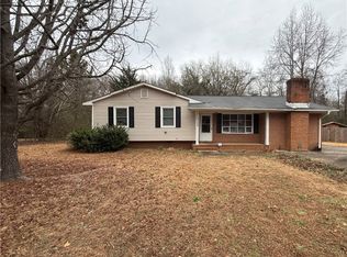 2049 Corrinna St, Fayetteville, NC 28301