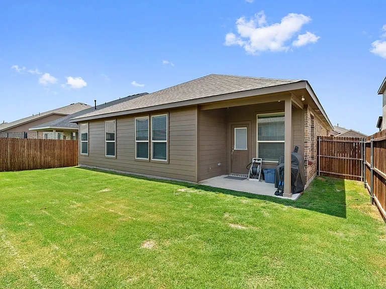 9124 Golden Hollow Ln — Photo 22