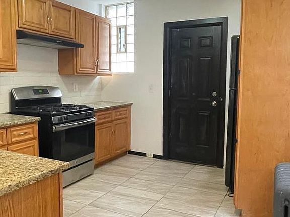 5th image of 6114 Master St