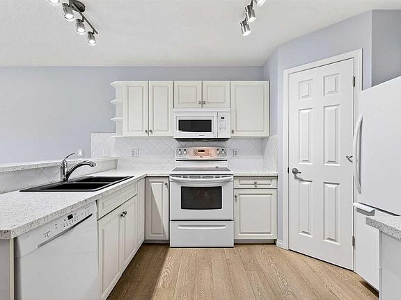 4th image of 11 NW Chaparral Ridge Ter SE