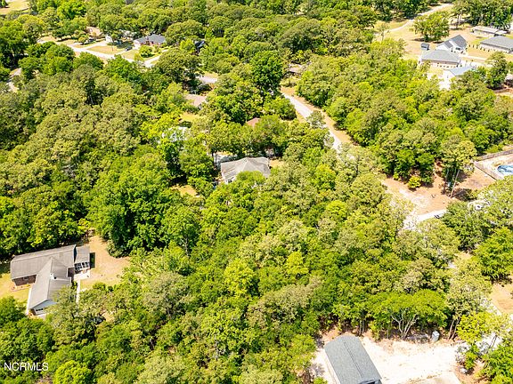 2nd image of 121 Lakeshore Drive
