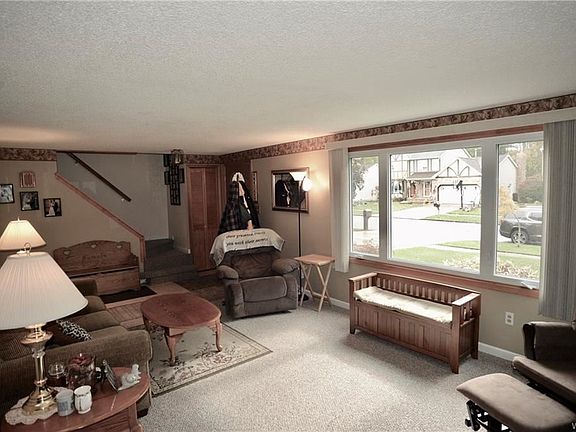 5th image of 960 Castlebar Dr
