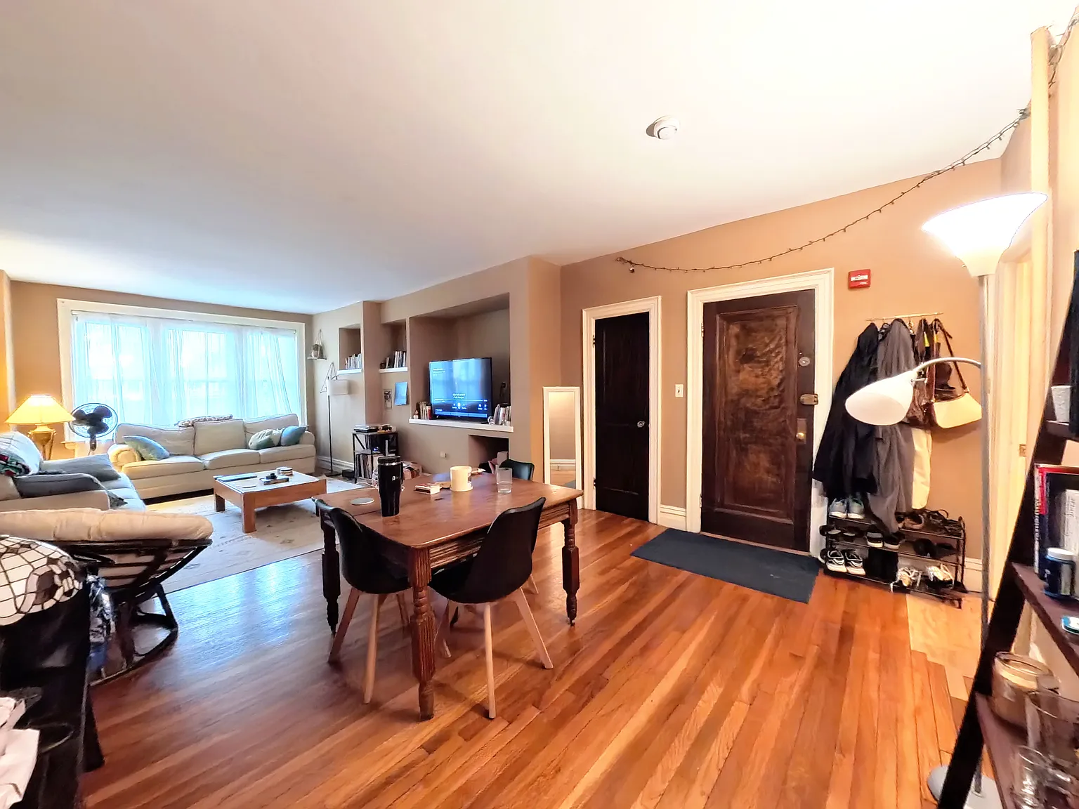 3 bed, 1650 sqft, $4,200 — Photo 2