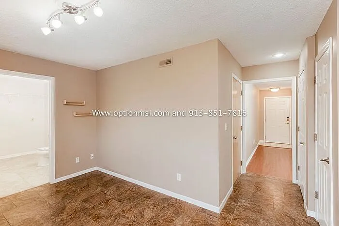 916 NW 62nd Ter — Photo 10