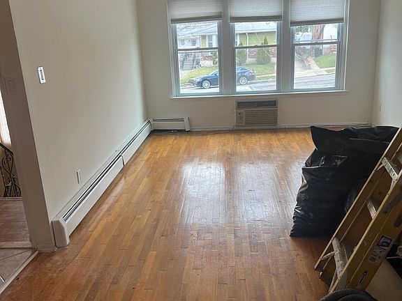 5th image of 56-20 Cloverdale Blvd