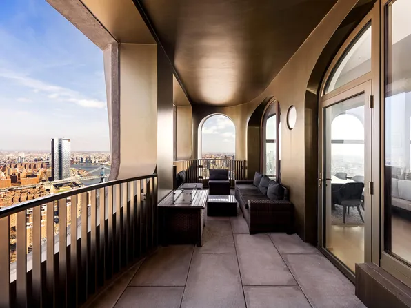 130 William Street L59B image 3 of 11