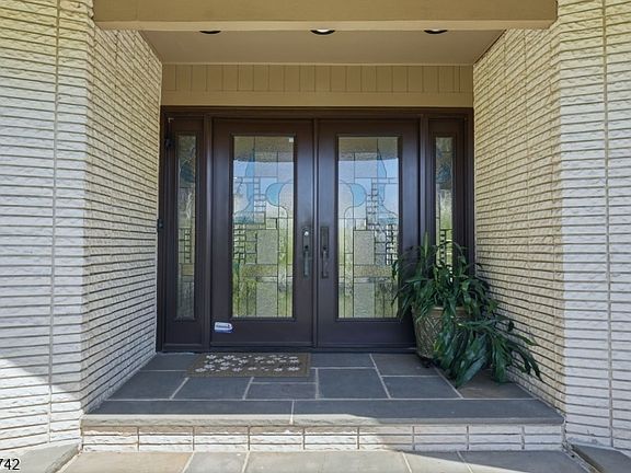 4th image of 38 Farview Rd
