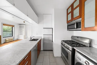 Rented by R New York