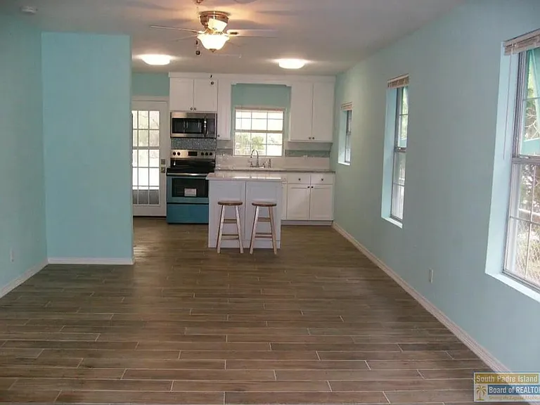 121 E Monroe St — Photo 5