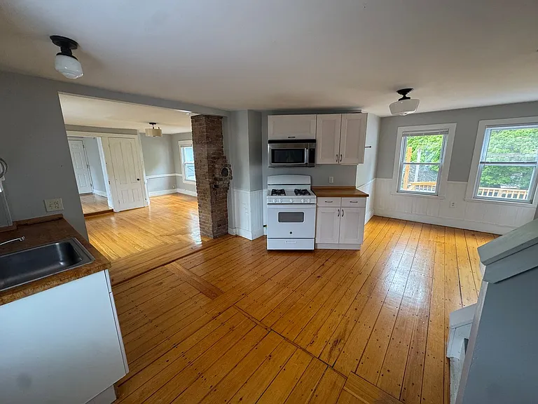 11 Russell Street — Photo 6