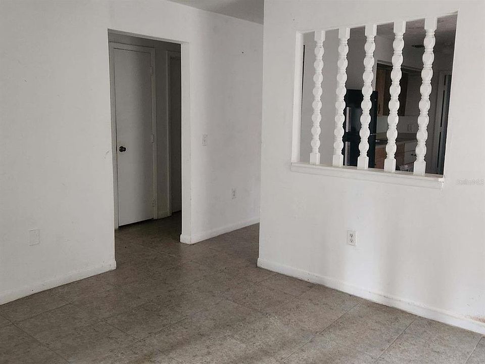 2nd image of 718 Pineville Ln