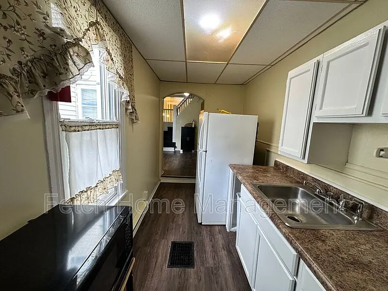 1024 Birch St — Photo 17