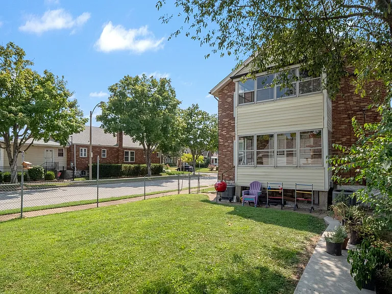 6401 Potomac — Photo 19