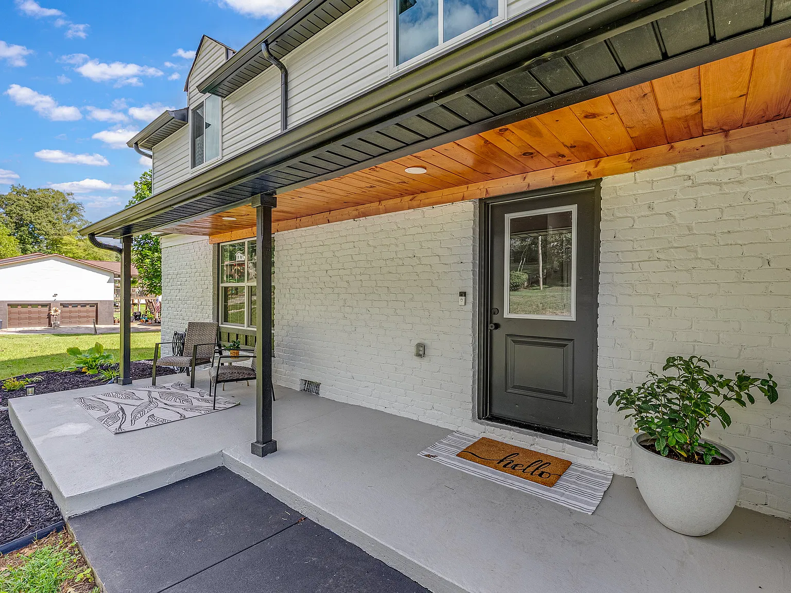 3 bed, 2026 sqft, $2,395 — Photo 2