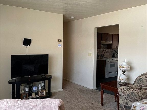 3rd image of 711 N 12th St