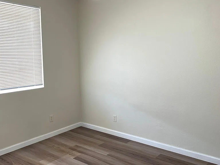 532 Rochex Ave — Photo 12