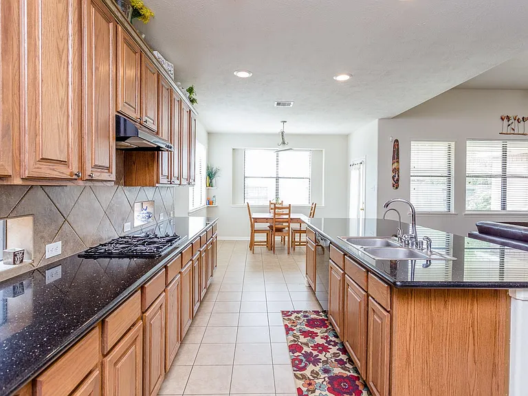 6706 Ashworth Dr — Photo 10