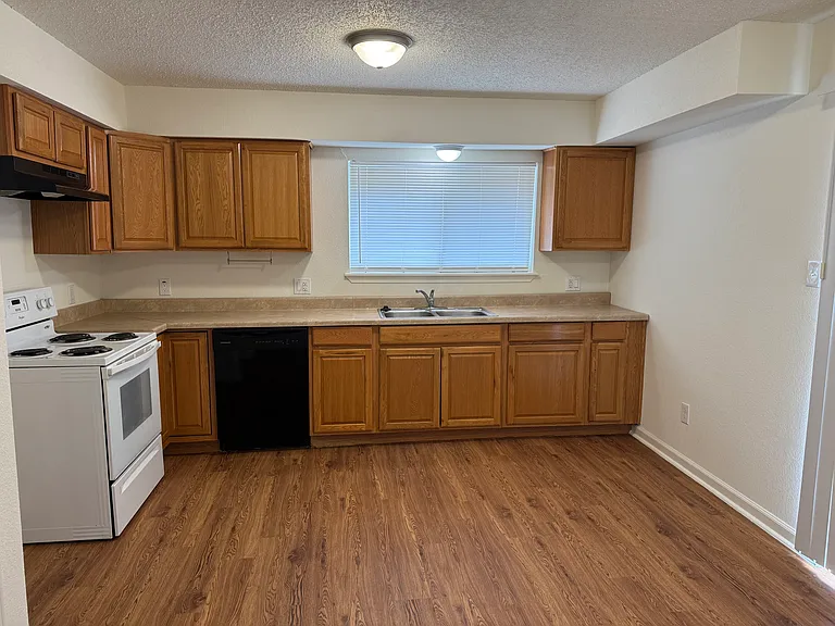 2217 Woodcreek #B — Photo 4
