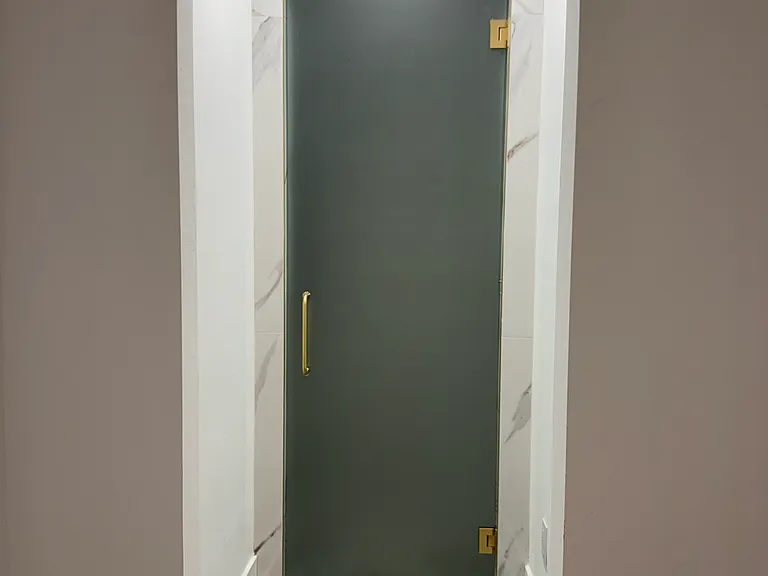 master entry bathroom