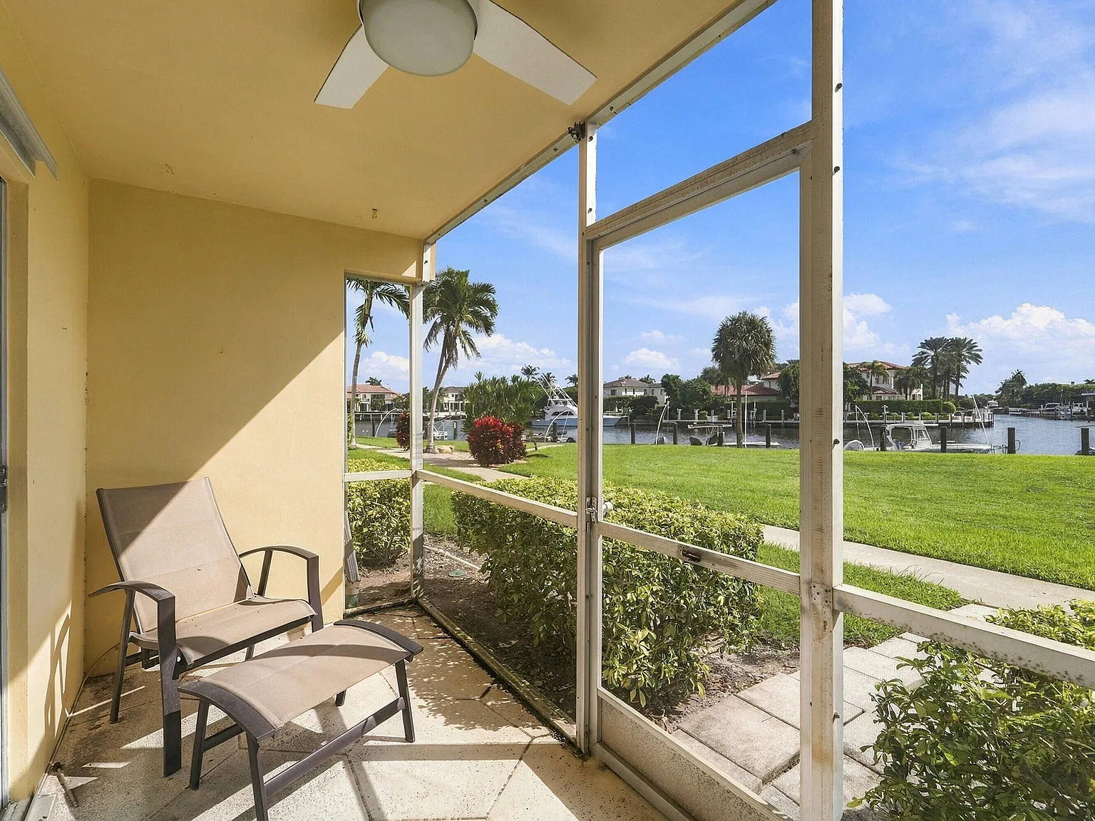 2 bed, 2.0 bath, 993 sqft, $2,650 — Photo 2