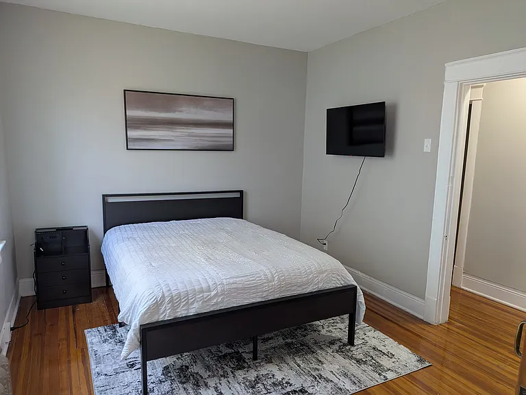 1011 Brooklyn Ave #1S — Photo 12