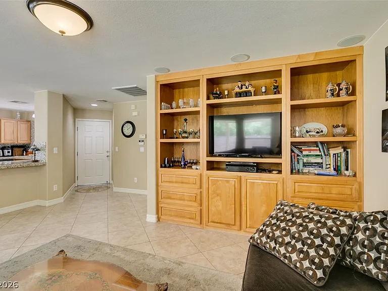 2619 Begonia Valley Ave — Photo 15