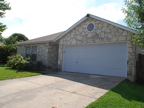1.5 CAR GARAGE
