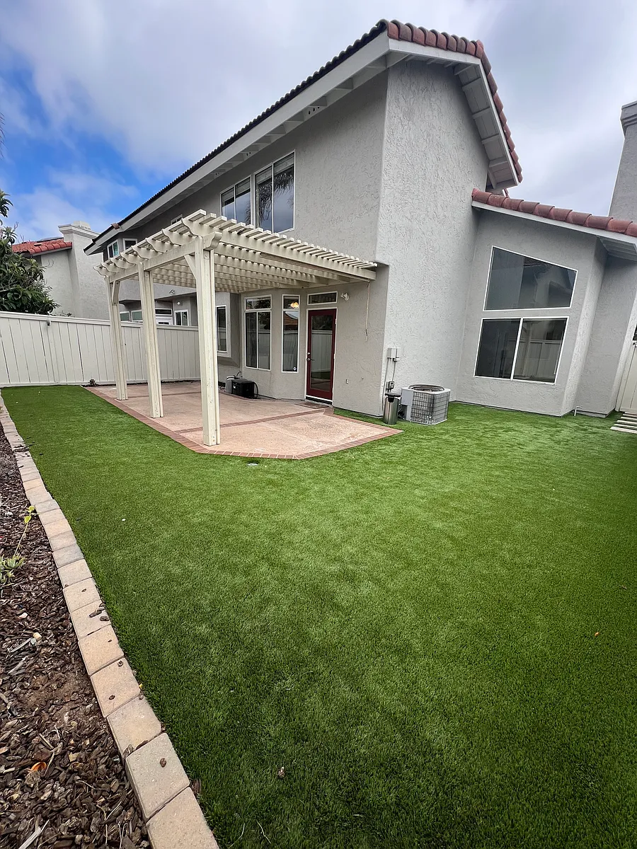 Low maintenance yard with patio cover and artificial turf - 11104 Caminito Inocenta