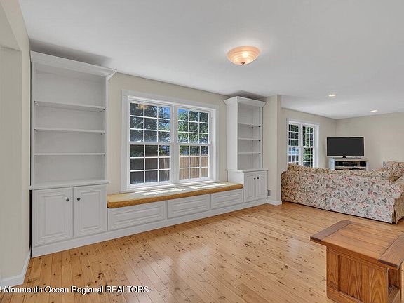 3rd image of 660 Clifton Avenue