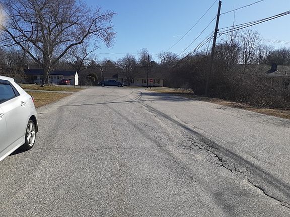 5th image of 2 Pineview Rd