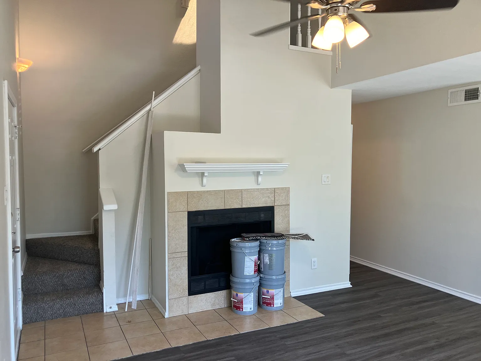 330 W Harwood Rd — Photo 2