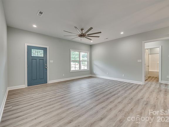 4th image of 1520 University Park Dr